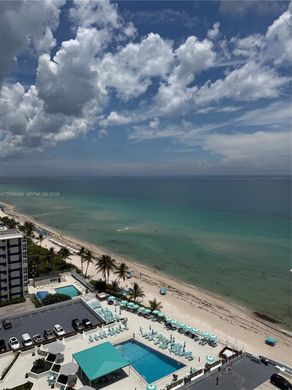 Residential complexes in Hallandale, Broward County