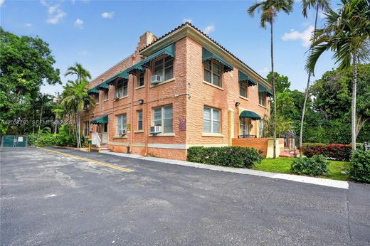 Residential complexes in Coral Gables, Miami-Dade