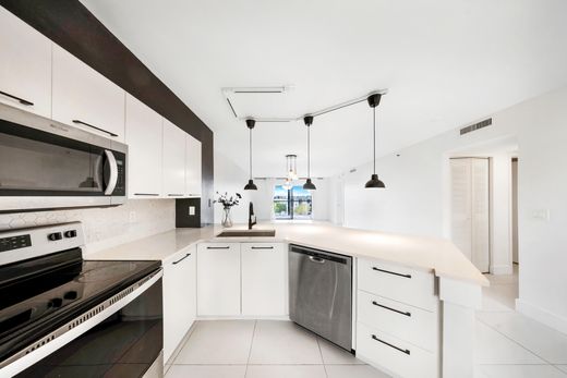 Residential complexes in Pompano Beach, Broward County
