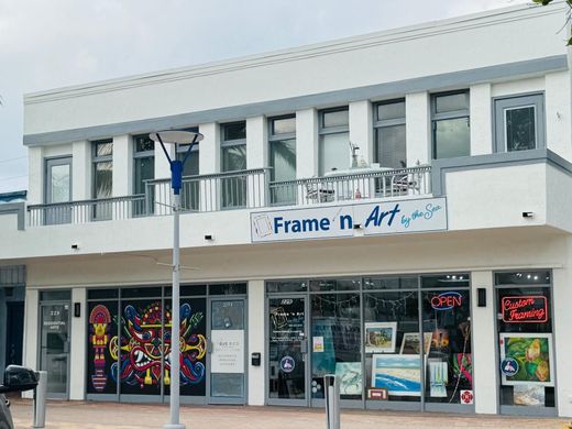 Residential complexes in Lauderdale by the sea, Broward County