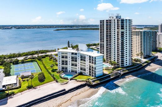 Residential complexes in Palm Beach Shores, Palm Beach