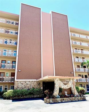 Residential complexes in Hallandale, Broward County