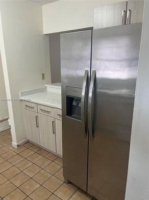 Жилой комплекс, Hialeah, Miami-Dade County