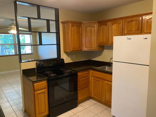 Residential complexes in Palm Beach Shores, Palm Beach