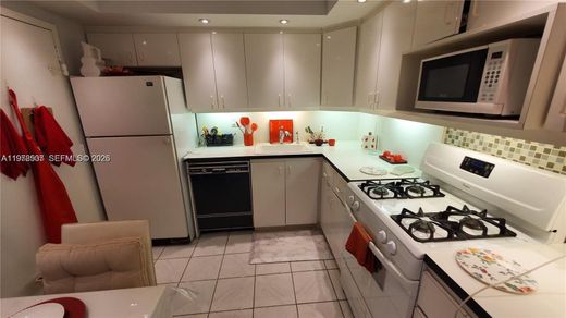 Residential complexes in Hallandale, Broward County