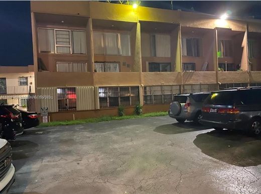 مجمع شقق ﻓﻲ Hialeah, Miami-Dade County