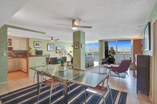 Residential complexes in Miami Beach, Miami-Dade