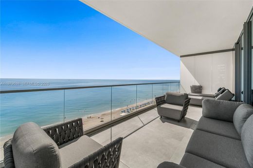 Residential complexes in Hallandale, Broward County