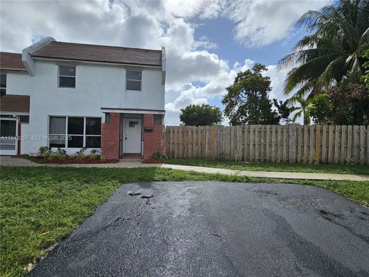 Townhouse in North Lauderdale, Broward County