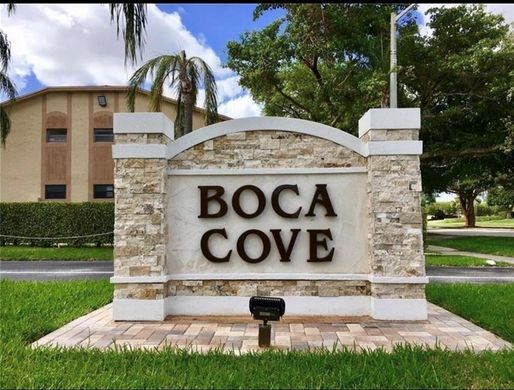 Residential complexes in Boca Raton, Palm Beach
