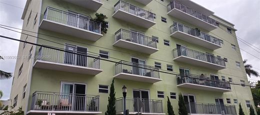 Residential complexes in Miami Beach, Miami-Dade