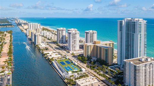 Residential complexes in Hollywood, Broward County