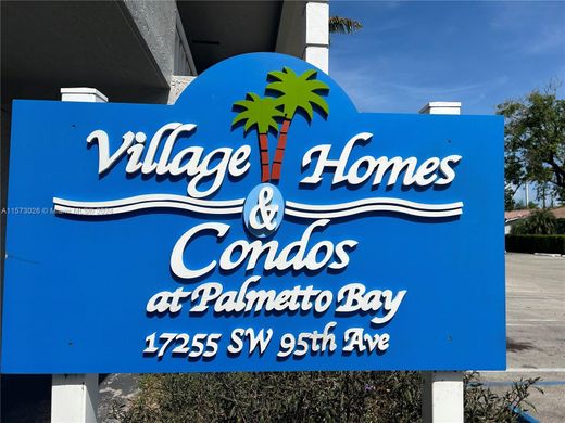 Residential complexes in Palmetto Bay, Miami-Dade