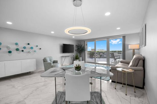 Residential complexes in Fort Lauderdale, Broward County