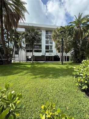 Residential complexes in Key Biscayne, Miami-Dade