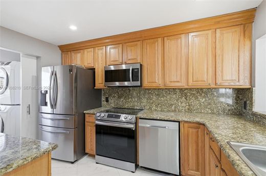 Kamienica w Pembroke Pines, Broward County