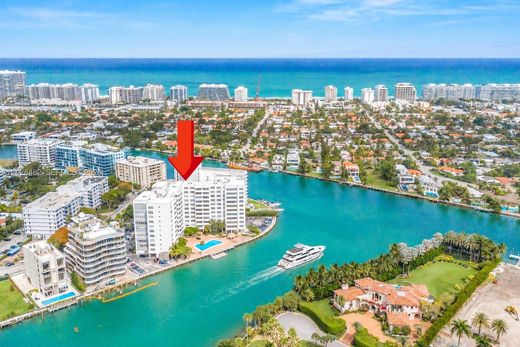 Residential complexes in Bay Harbor Islands, Miami-Dade