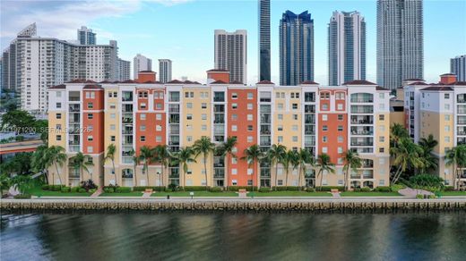 Complexes résidentiels à Sunny Isles Beach, Comté de Miami-Dade