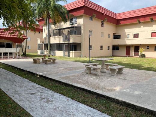 Жилой комплекс, Майами, Miami-Dade County