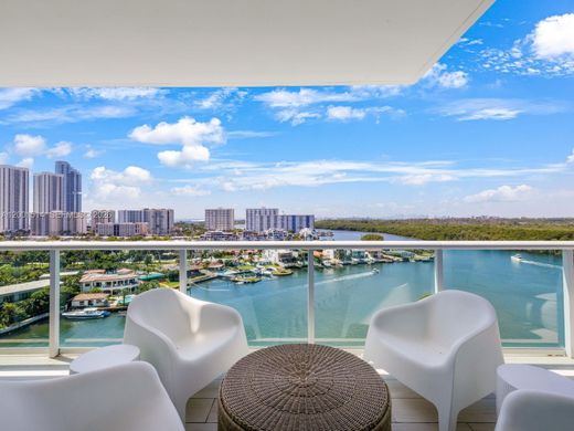 Complexes résidentiels à Sunny Isles Beach, Comté de Miami-Dade