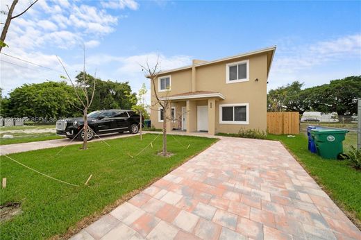 Townhouse in Miami Heights Trailer Park, Miami-Dade