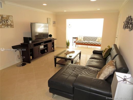 Residential complexes in Fort Lauderdale, Broward County