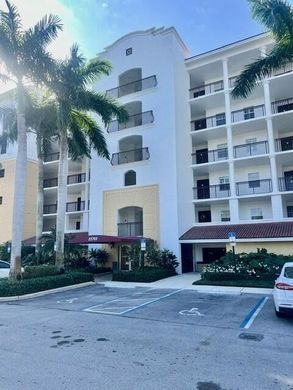 Residential complexes in Boca Raton, Palm Beach