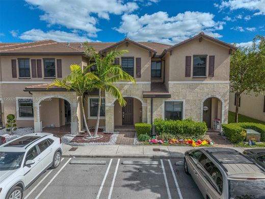 Casa adosada en Hialeah, Miami-Dade County