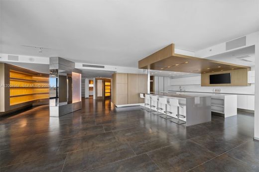 Residential complexes in Bal Harbour, Miami-Dade