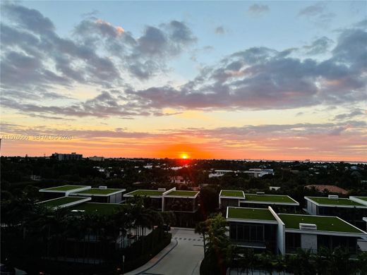 Residential complexes in Key Biscayne, Miami-Dade