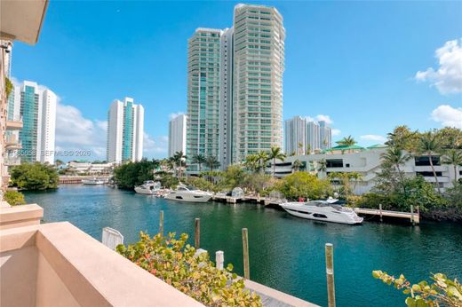 Complexes résidentiels à Sunny Isles Beach, Comté de Miami-Dade