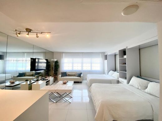 Residential complexes in Miami Beach, Miami-Dade