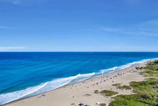 Residential complexes in Palm Beach Shores, Palm Beach