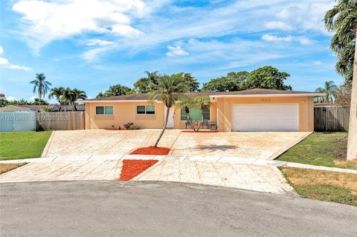 Villa in Pembroke Pines, Broward County