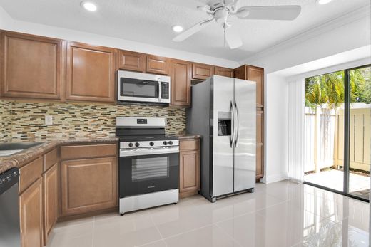 Townhouse in Coconut Creek, Broward County