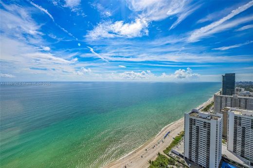 Residential complexes in Hallandale, Broward County