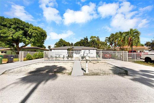 Villa in Opa-locka North  (historical), Miami-Dade County