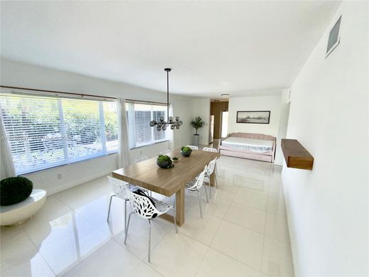 Residential complexes in Bay Harbor Islands, Miami-Dade