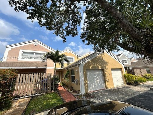 Townhouse in Pembroke Pines, Broward County
