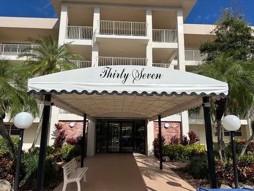 Pompano Beach, Broward Countyのアパートメント・コンプレックス