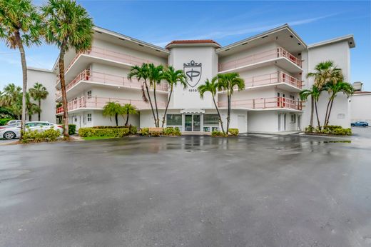 Residential complexes in Delray Beach, Palm Beach