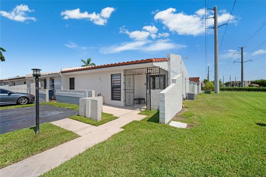 타운 하우스 / Miami Terrace Mobile Home, Miami-Dade County
