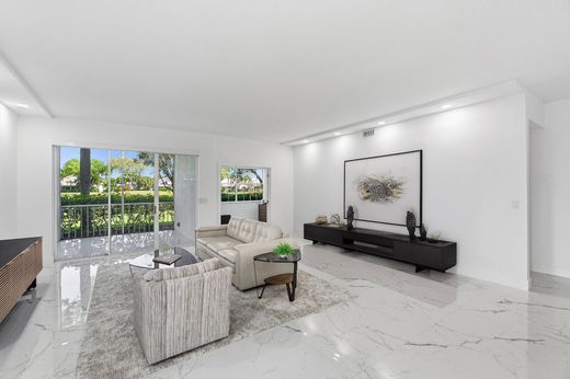 Residential complexes in Boca Raton, Palm Beach