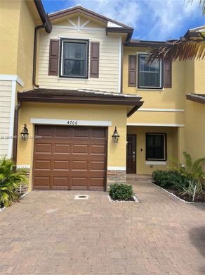 Townhouse in Davie, Broward County