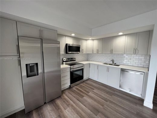 Жилой комплекс, Майами, Miami-Dade County