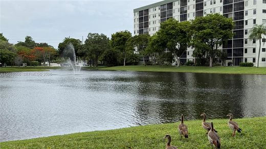 Residential complexes in Pompano Beach, Broward County