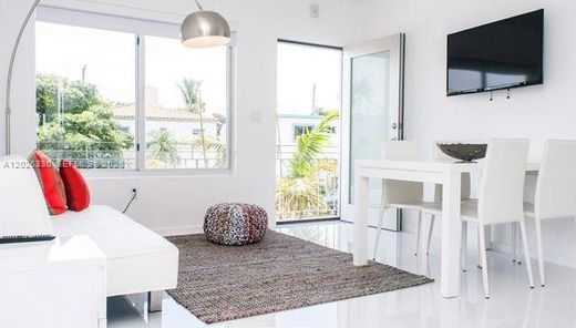 Residential complexes in Miami Beach, Miami-Dade
