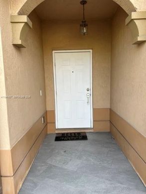 公寓楼  Doral, Miami-Dade County