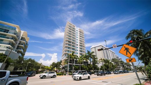 Residential complexes in Miami Beach, Miami-Dade