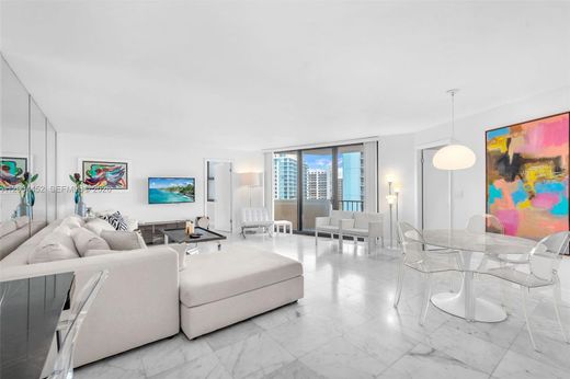 Residential complexes in Palm Beach Shores, Palm Beach